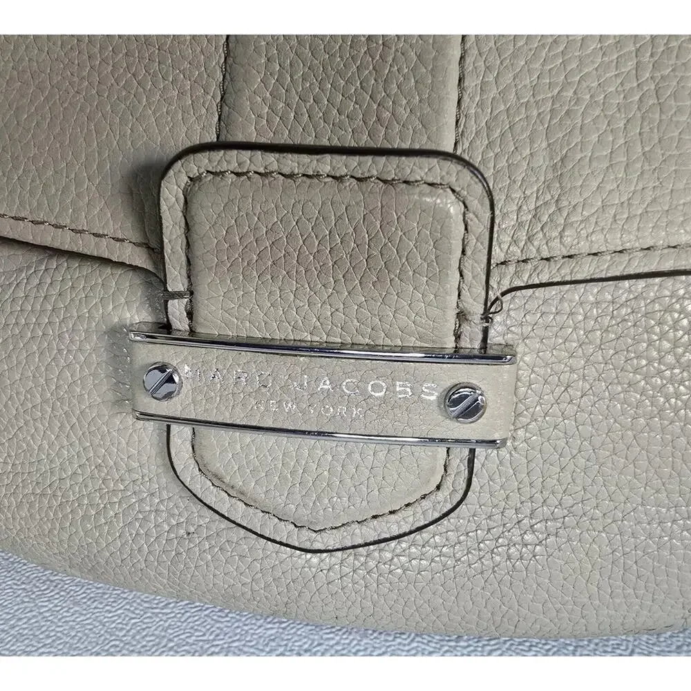 Marc Jacobs Traveler Messenger Leather Shoulder Bag Light Slate (Beige)